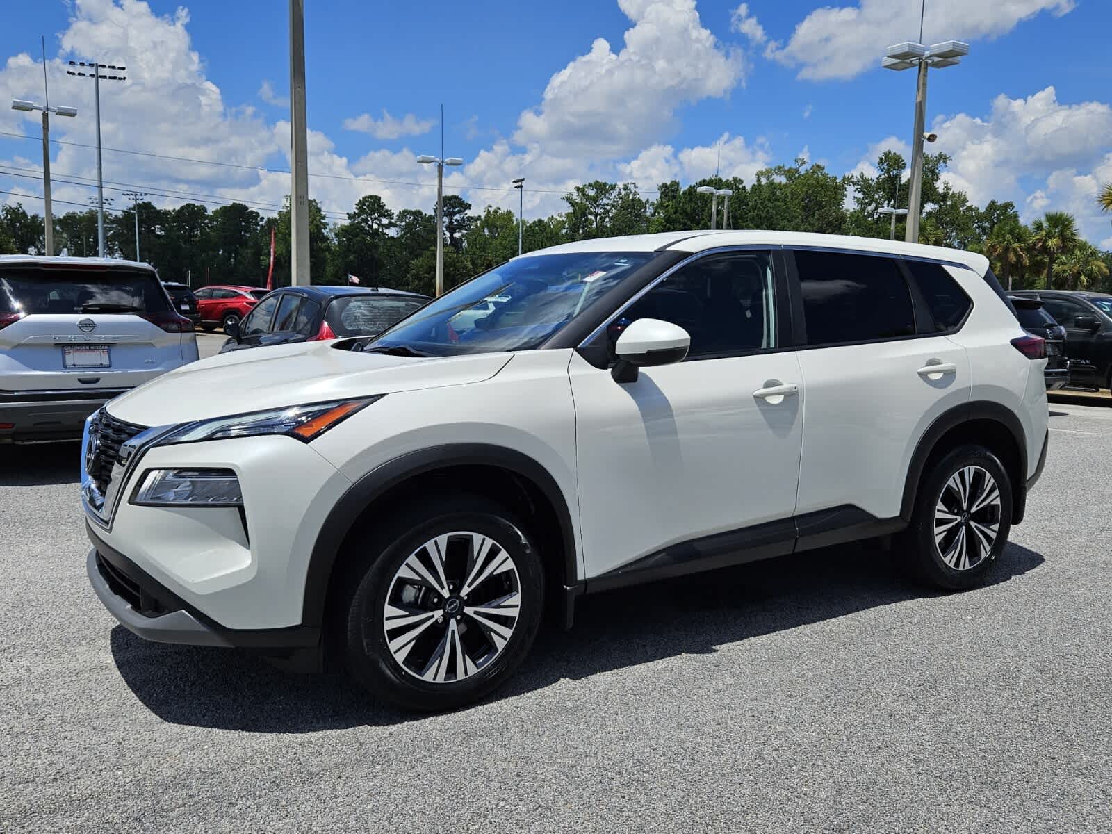 2023 Nissan Rogue SV photo 2