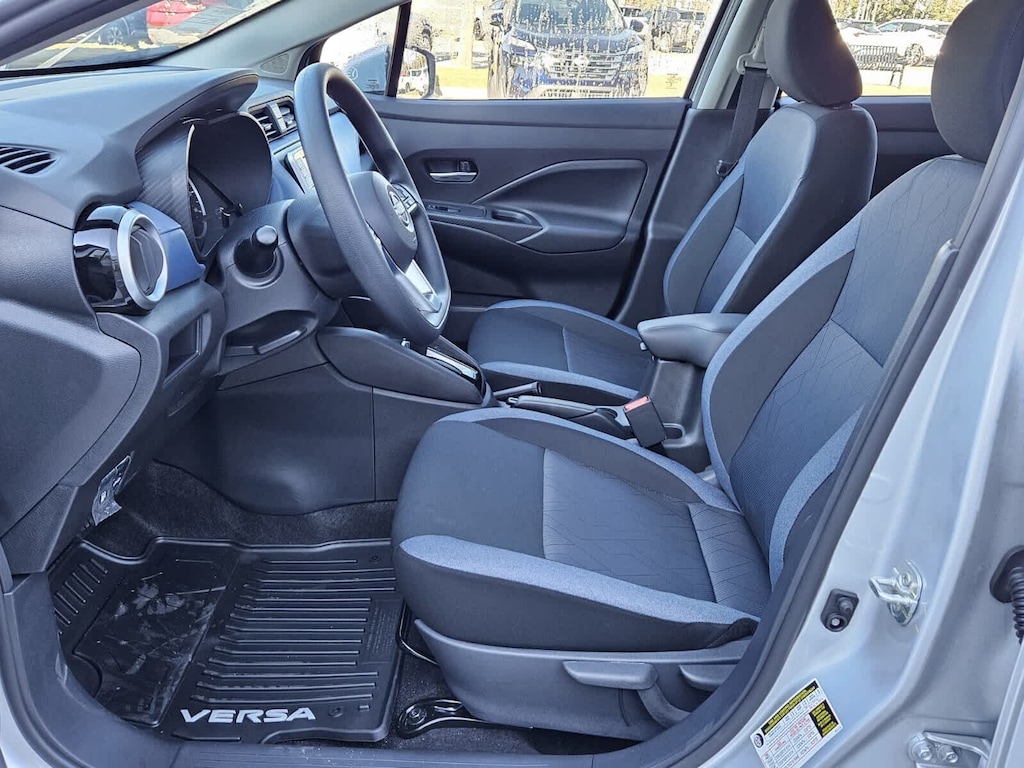 New 2025 Nissan Versa 1.6 SV Sedan