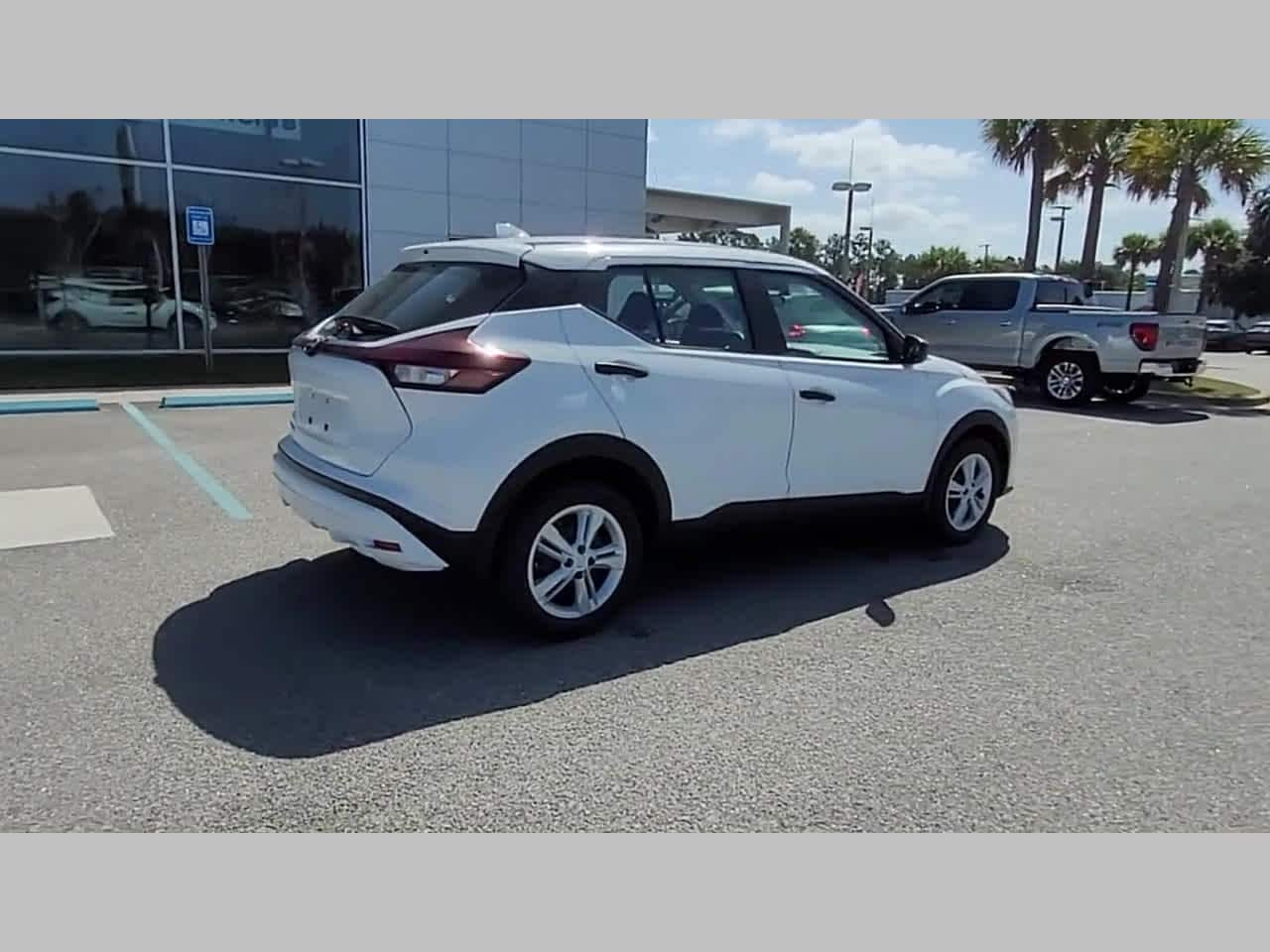 2025 Nissan KICKS PLAY Base - Photo 32