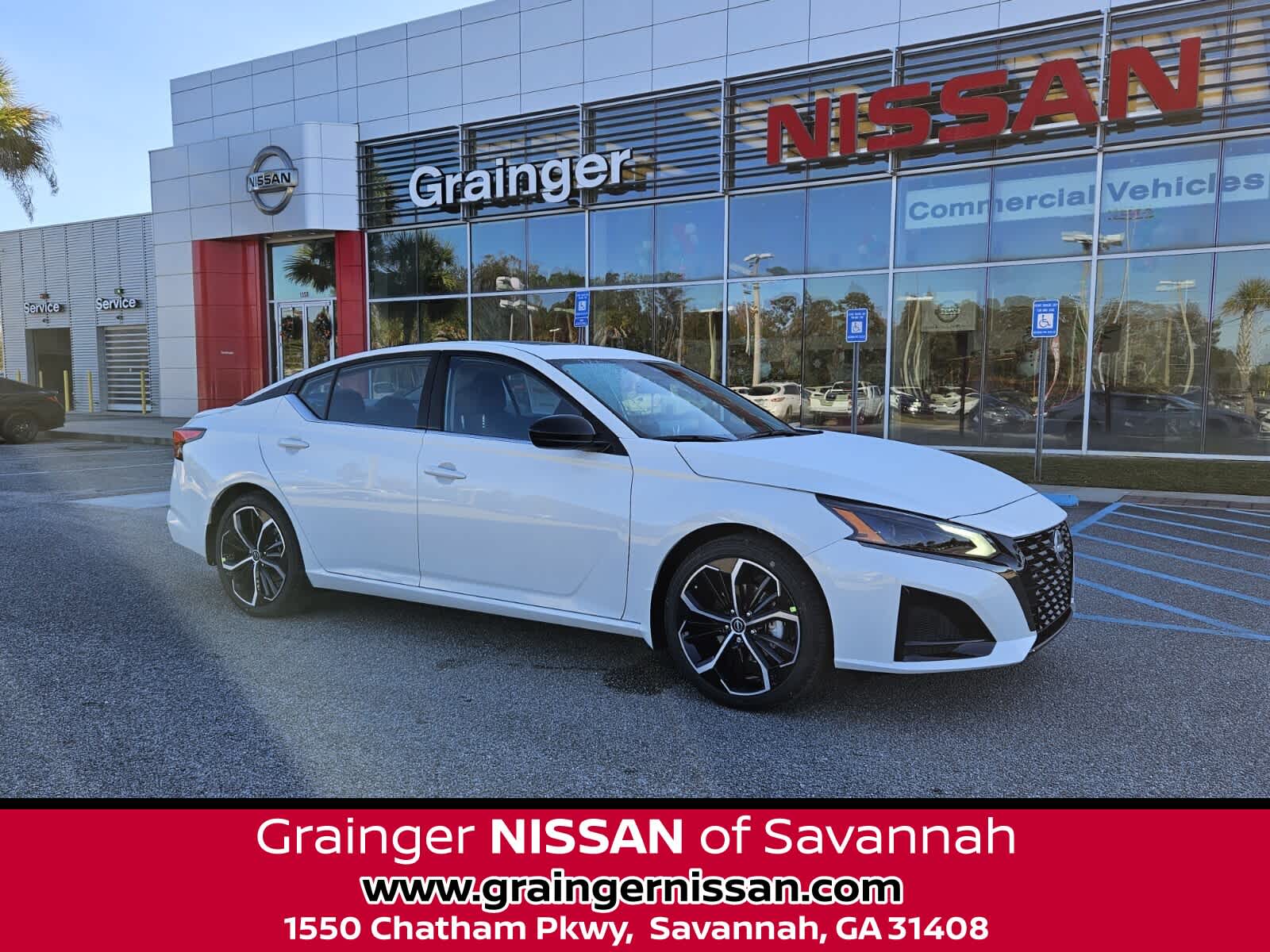 2025 Nissan Altima SR's photo