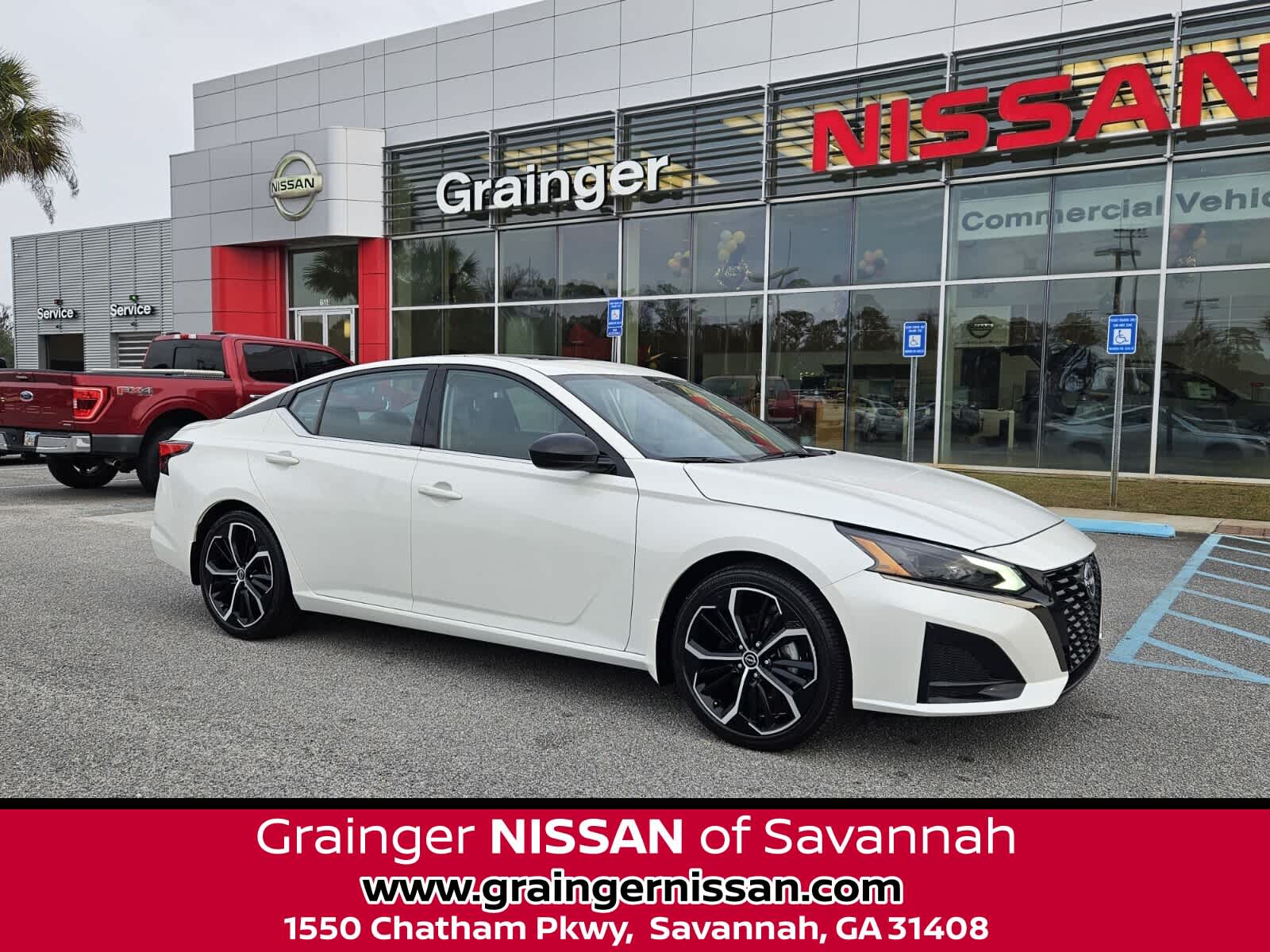 2024 Nissan Altima SR's photo