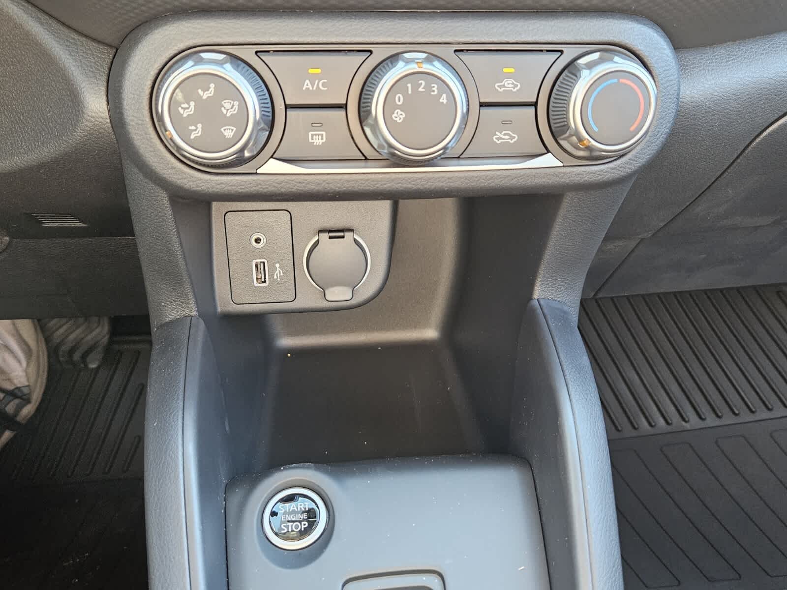 2025 Nissan KICKS PLAY Base - Photo 10