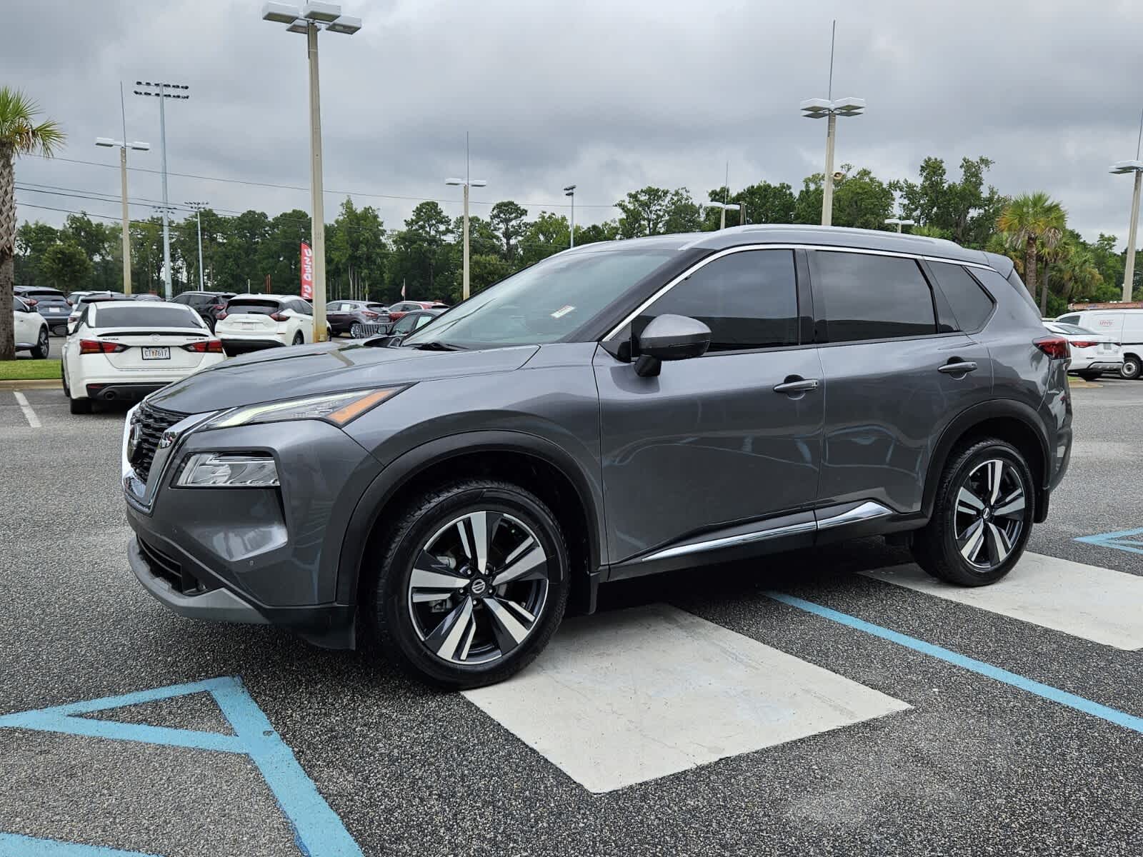 2021 Nissan Rogue SL photo 2