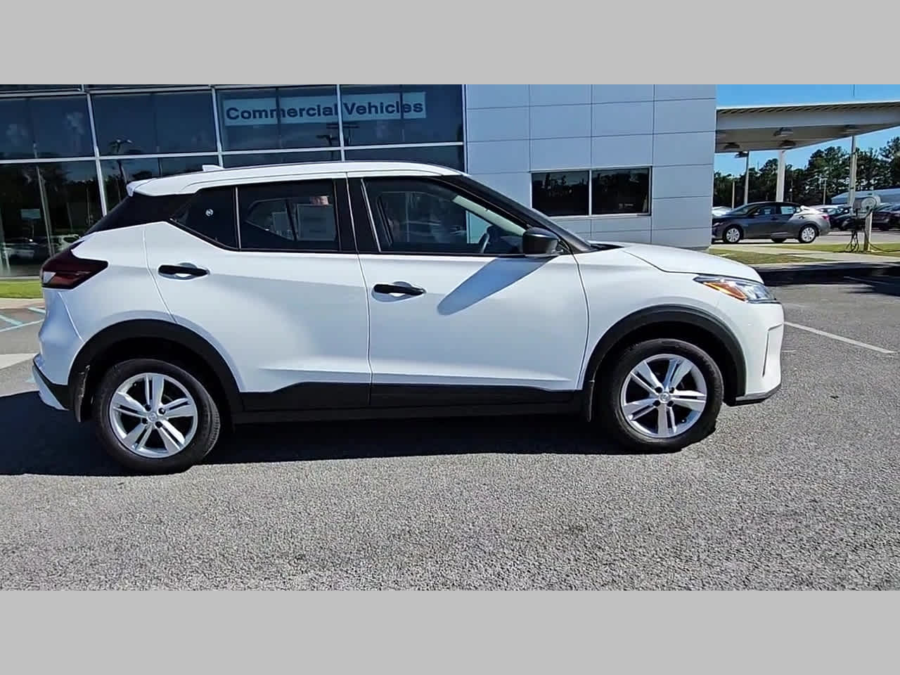 2025 Nissan KICKS PLAY Base - Photo 34