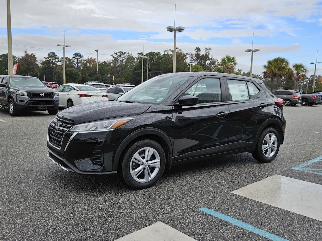 New 2025 Nissan Kicks Play S SUV