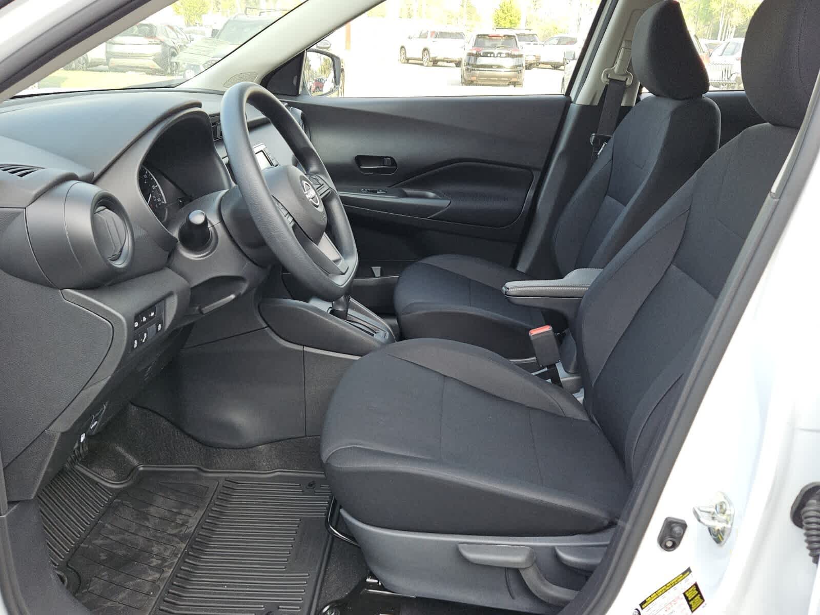 2025 Nissan KICKS PLAY Base - Photo 3
