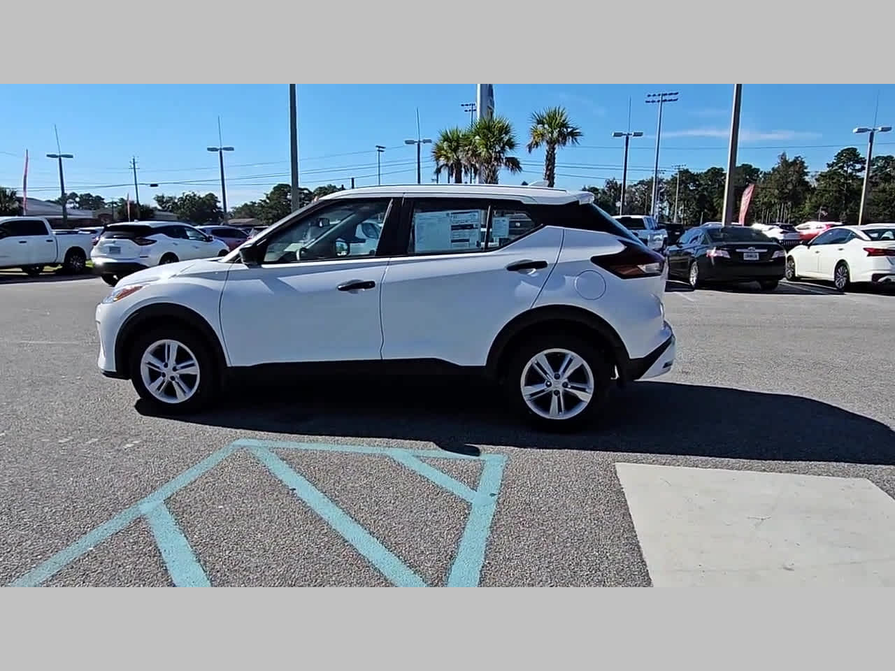 2025 Nissan KICKS PLAY Base - Photo 25