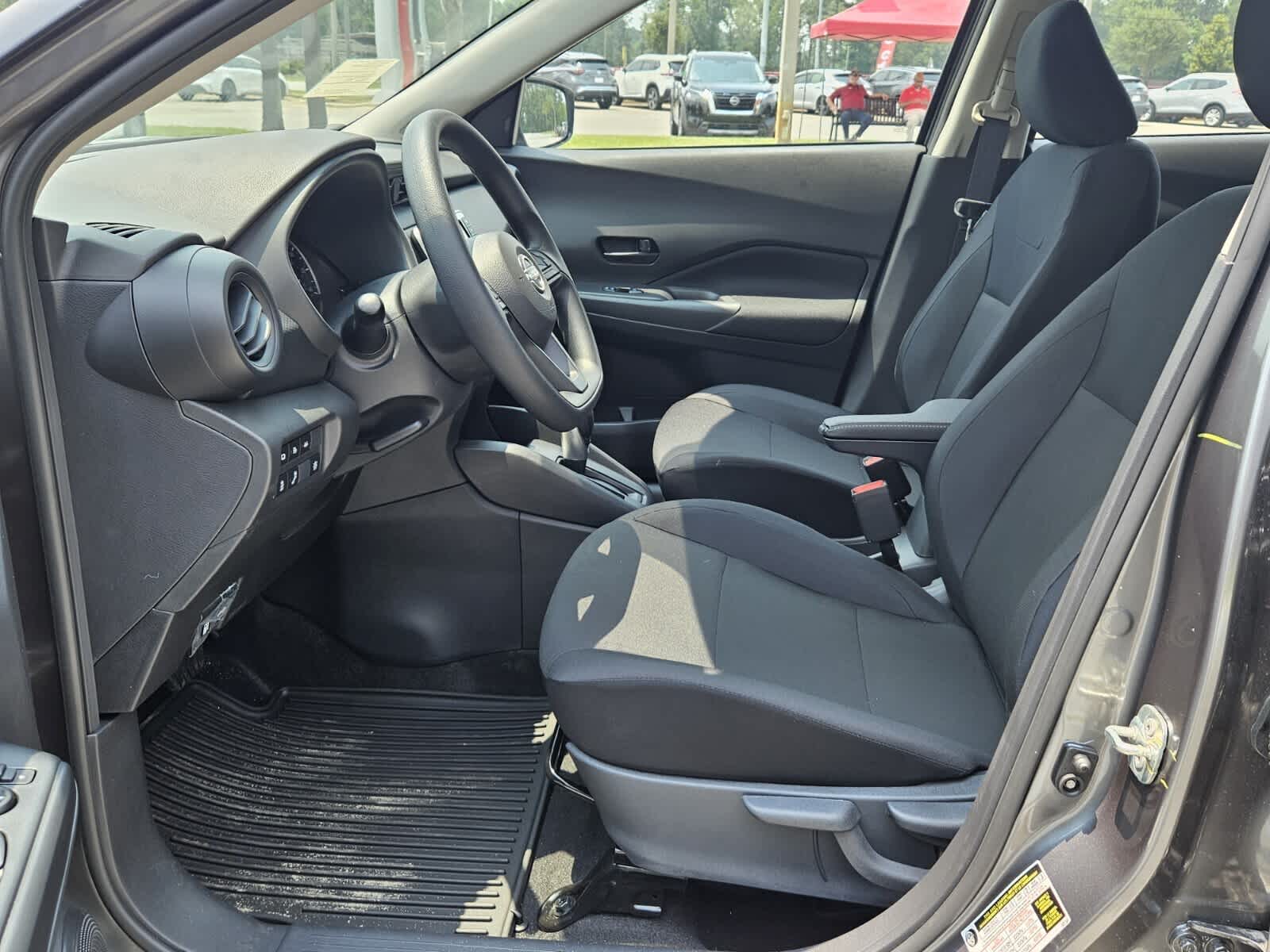 2025 Nissan Kicks Play S photo 3