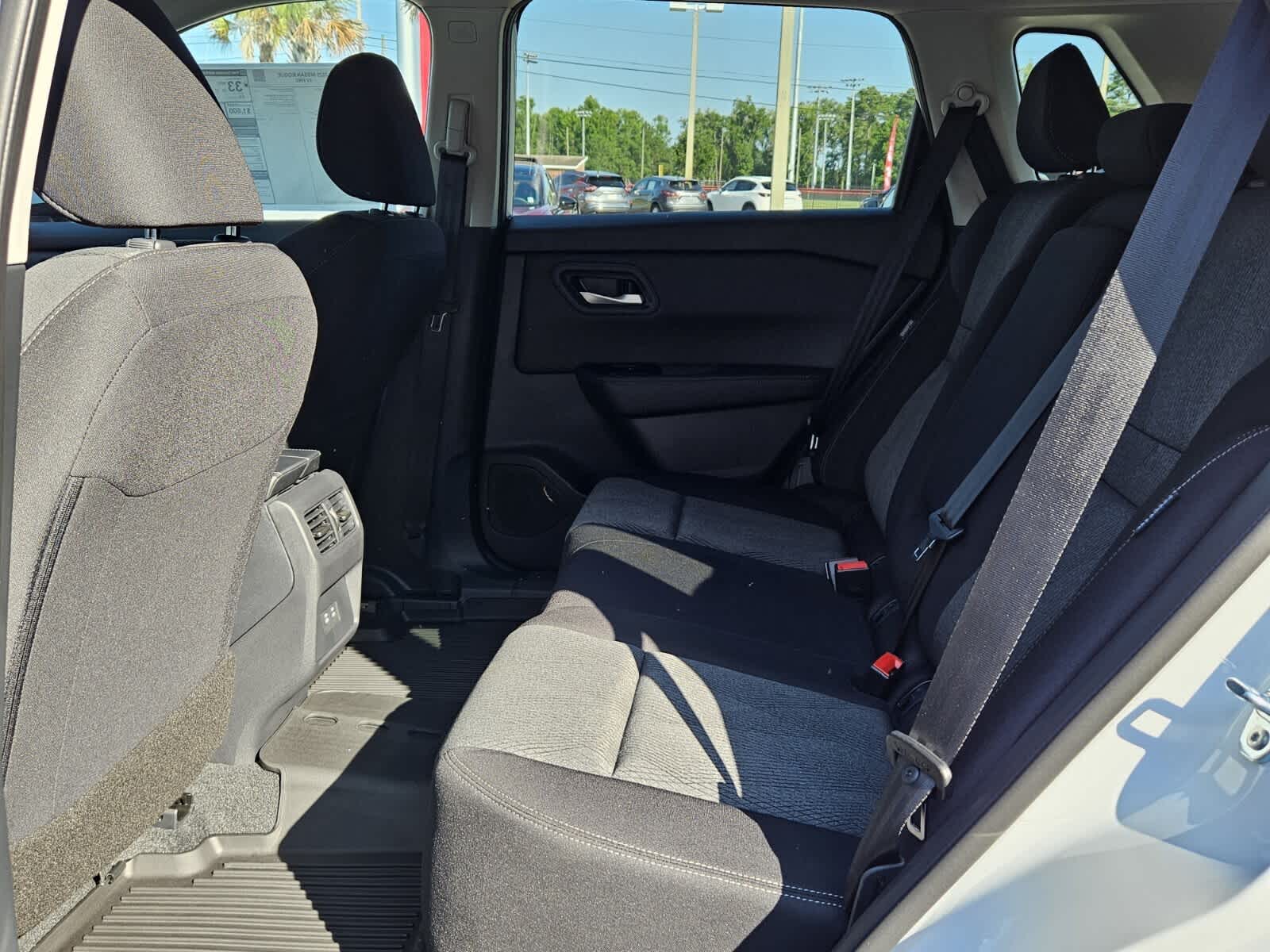 2025 Nissan Rogue SV photo 4