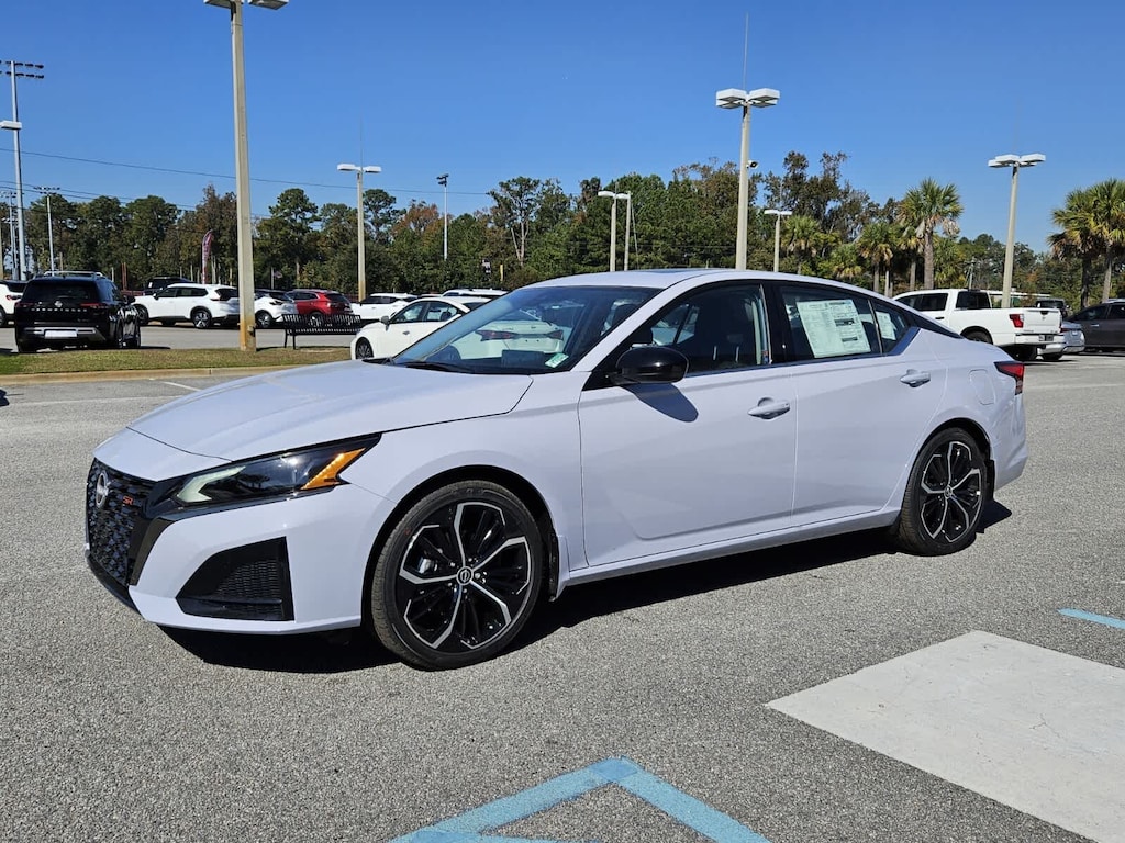 New 2025 Nissan Altima SR Sedan