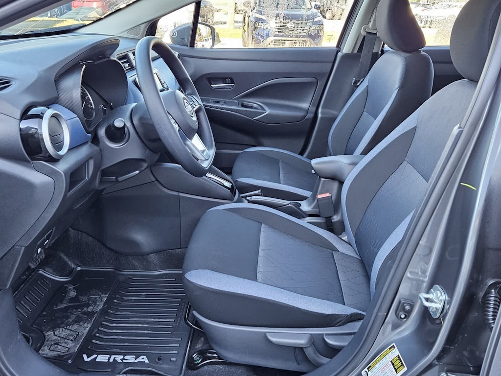 New 2025 Nissan Versa 1.6 SV Sedan