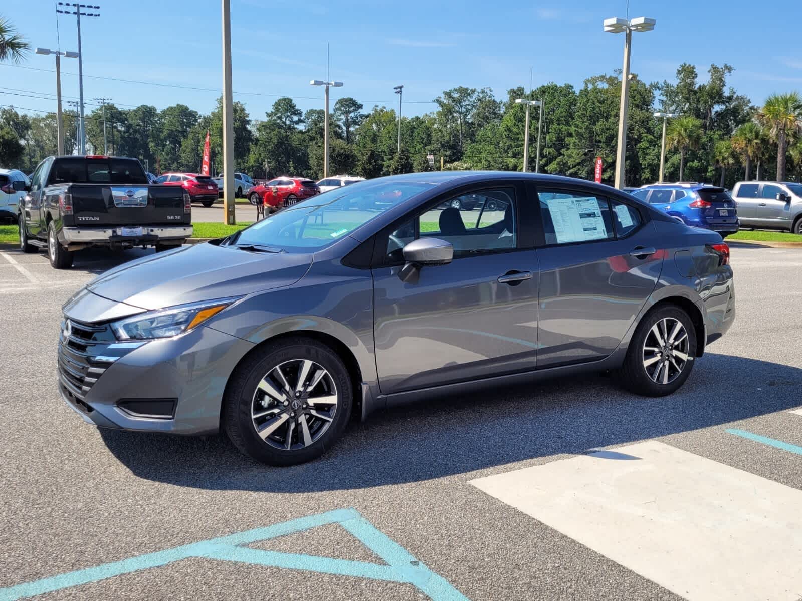 2025 Nissan Versa 1.6 SV photo 2