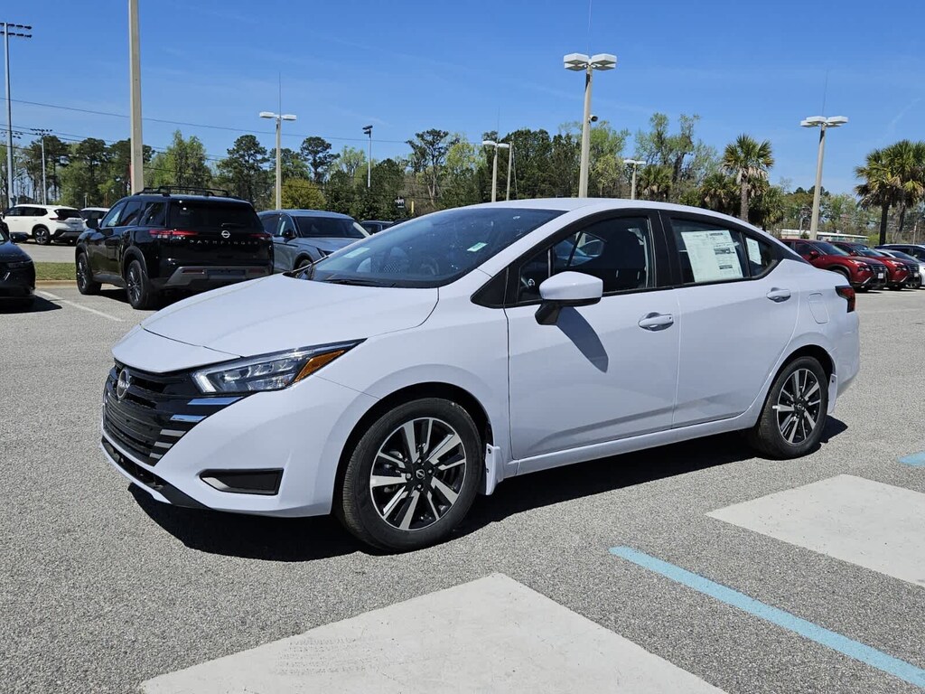 New 2025 Nissan Versa 1.6 SV Sedan