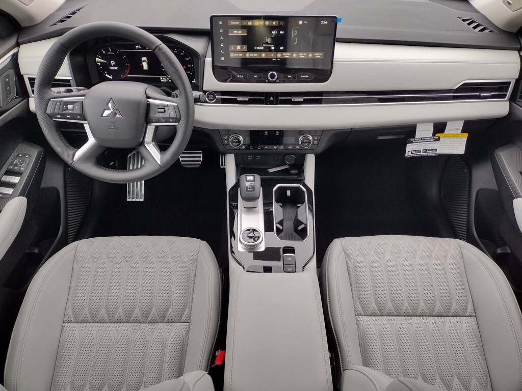 2025 Mitsubishi Outlander SEL photo 2