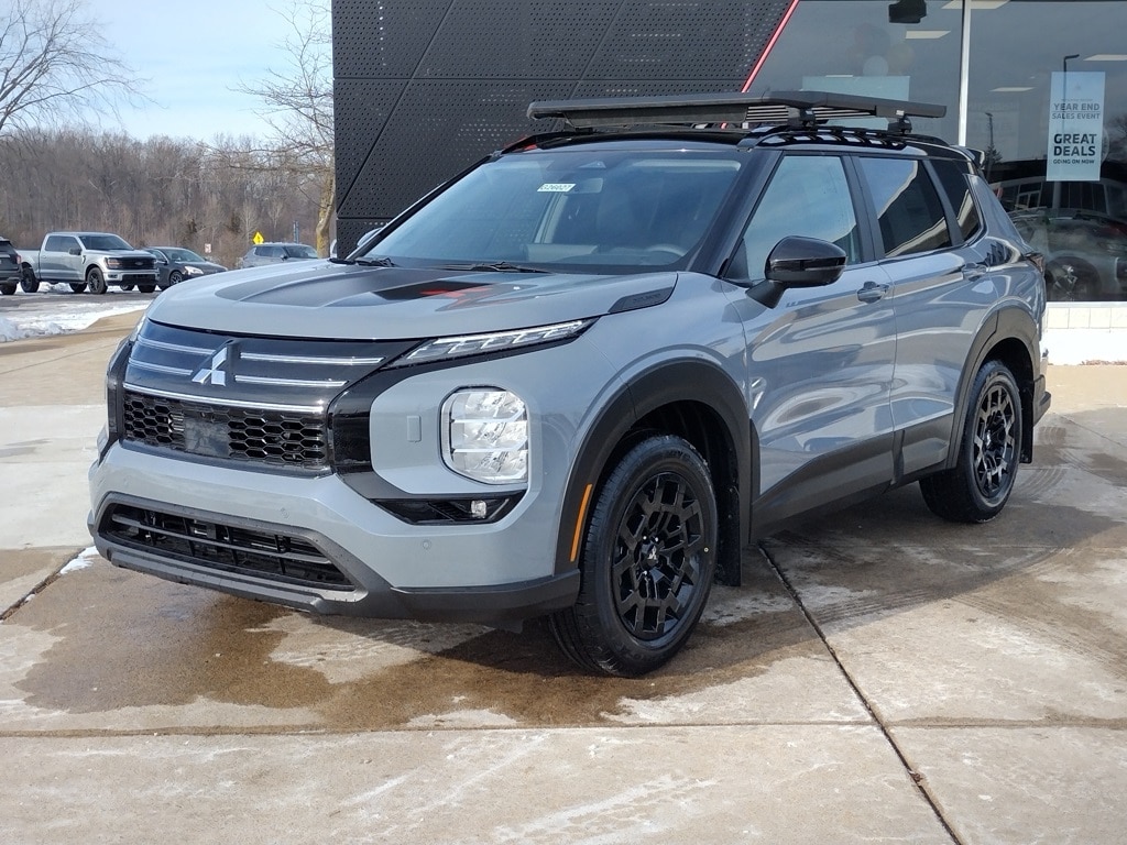 2026 Mitsubishi Outlander Trail Edition's photo