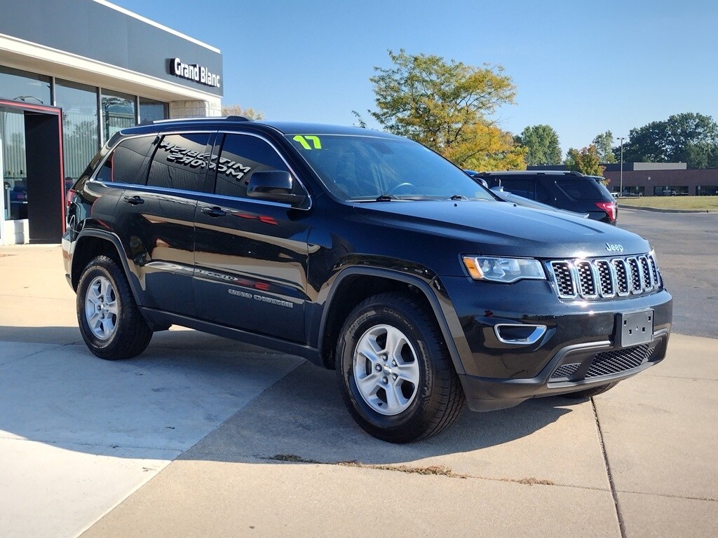 2017 Jeep Grand Cherokee Laredo photo 3
