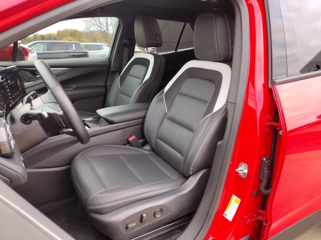 Used 2024 Chevrolet Blazer EV LT with VIN 3GNKDBRJ9RS245008 for sale in Grand Blanc Township, MI