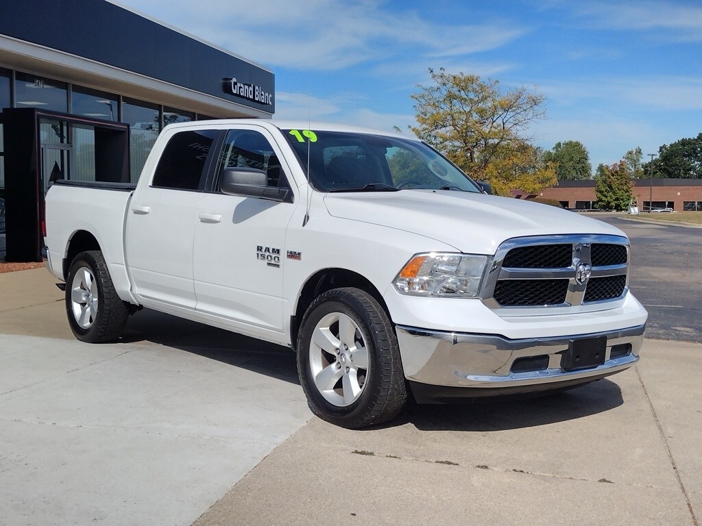 2019 Ram 1500 Classic SLT photo 3
