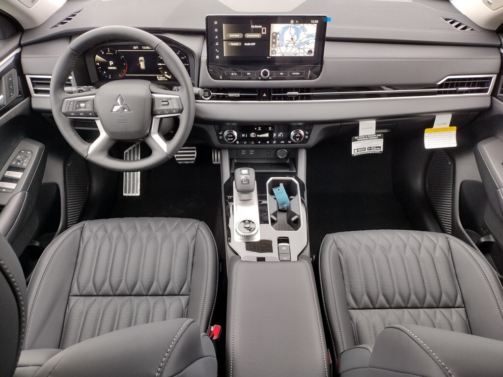 2025 Mitsubishi Outlander SEL GT photo 2