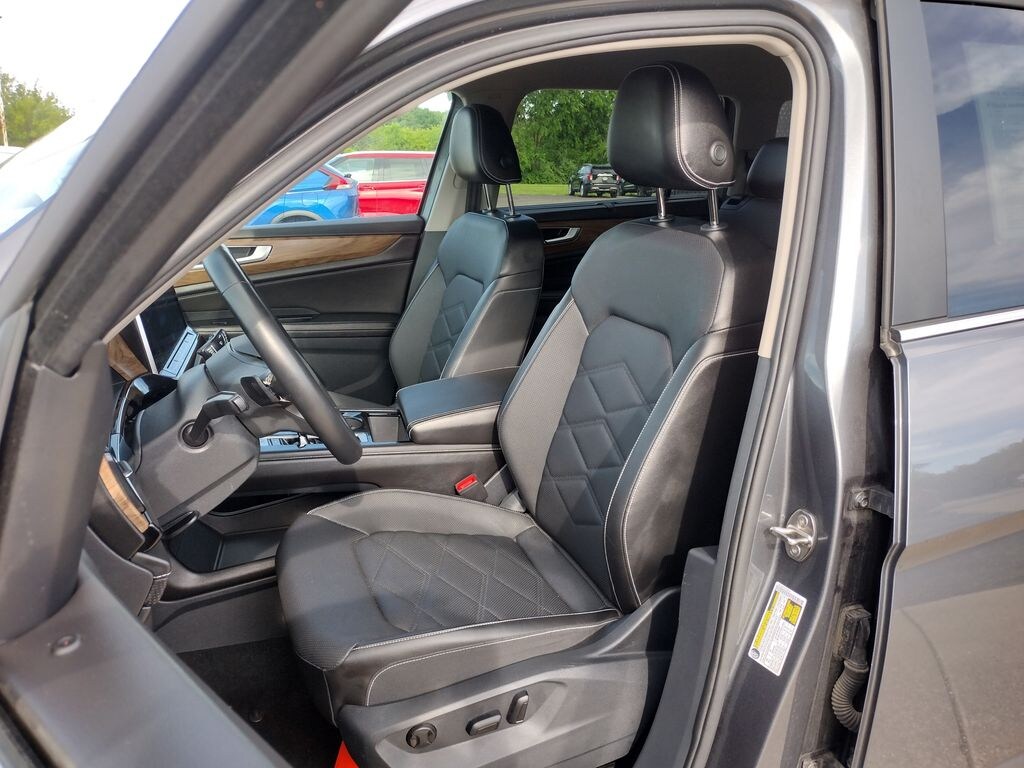 Certified 2025 Volkswagen Atlas 2.0T SE w/Technology SUV