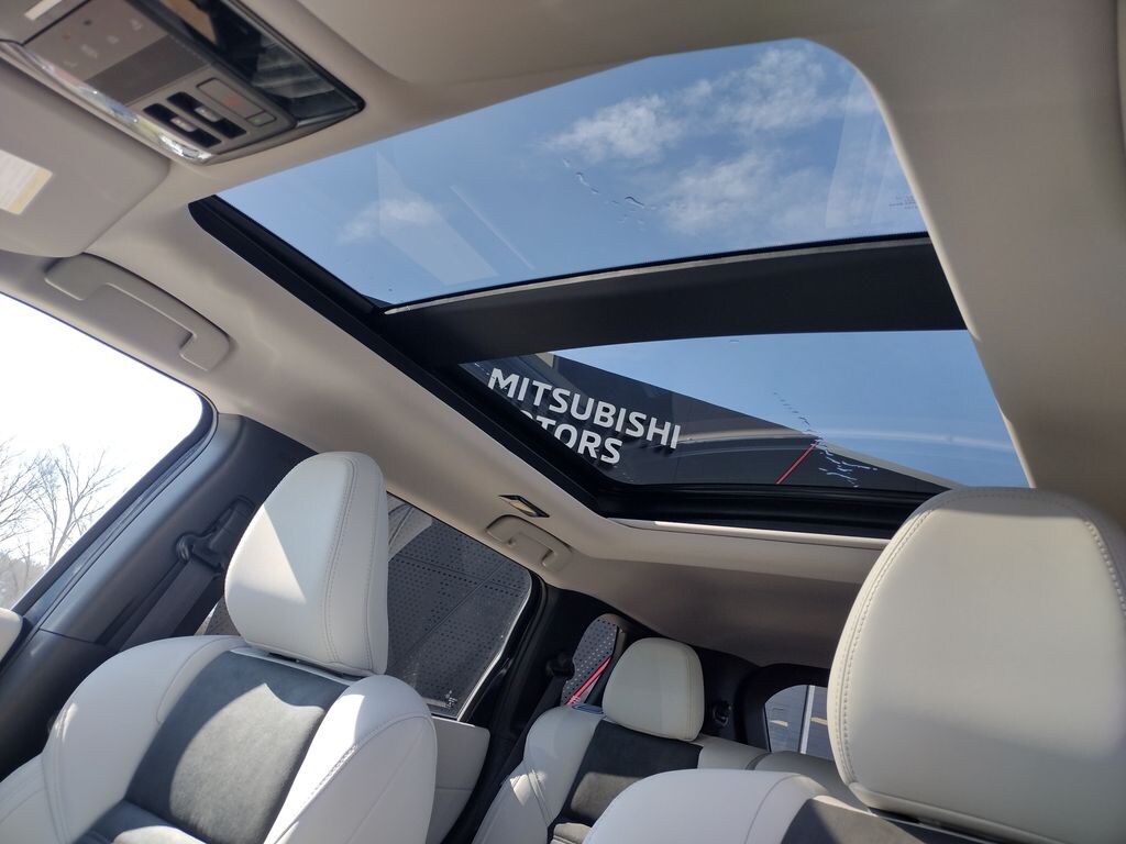 New 2026 Mitsubishi Outlander SE SUV