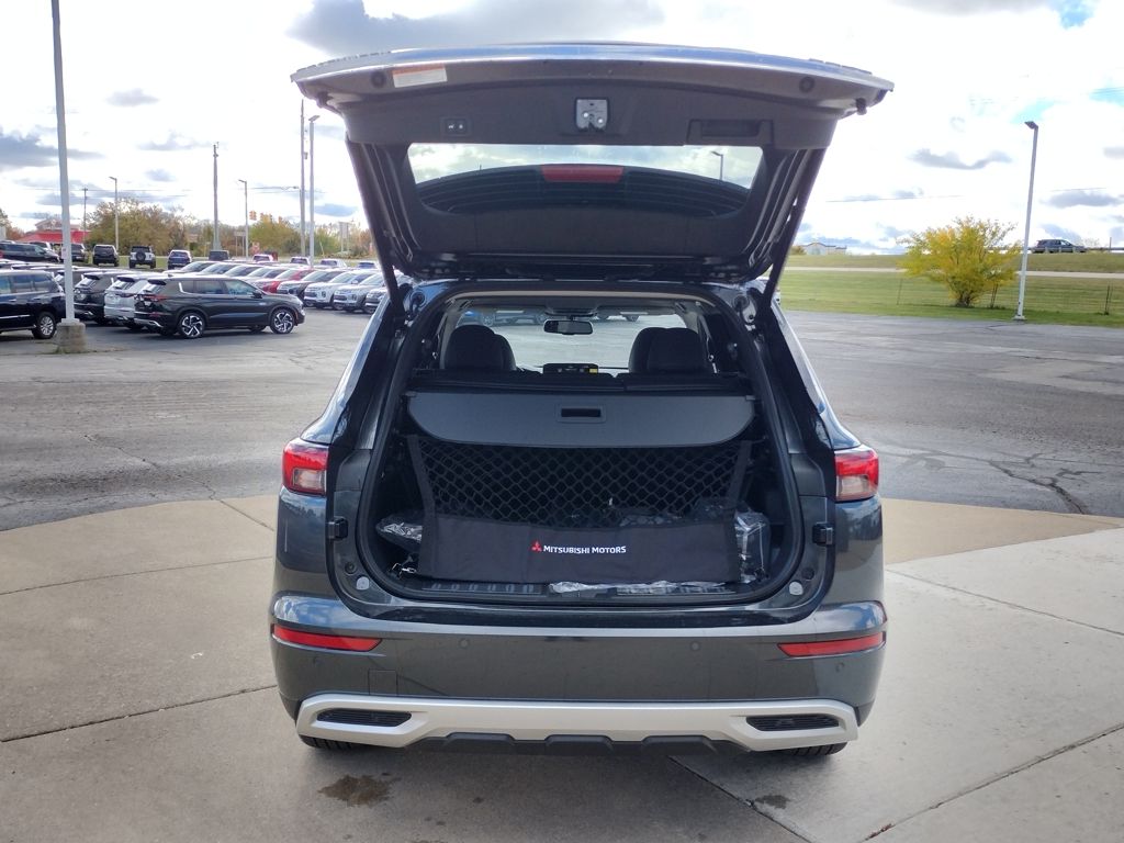 2025 Mitsubishi Outlander Plug-in Hybrid SE - Photo 16