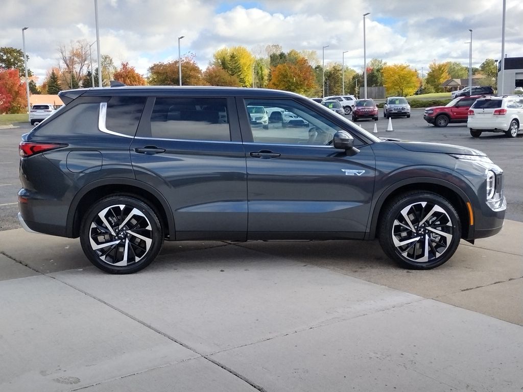 2025 Mitsubishi Outlander Plug-in Hybrid SE - Photo 14