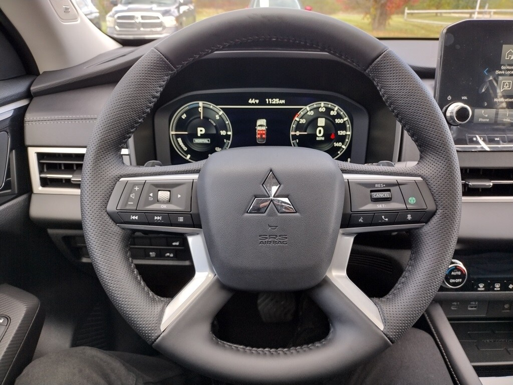 2025 Mitsubishi Outlander PHEV SE photo 4