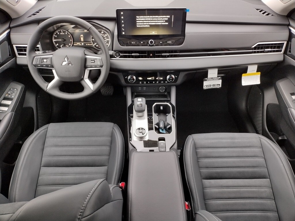 2025 Mitsubishi Outlander SE Ralliart photo 2