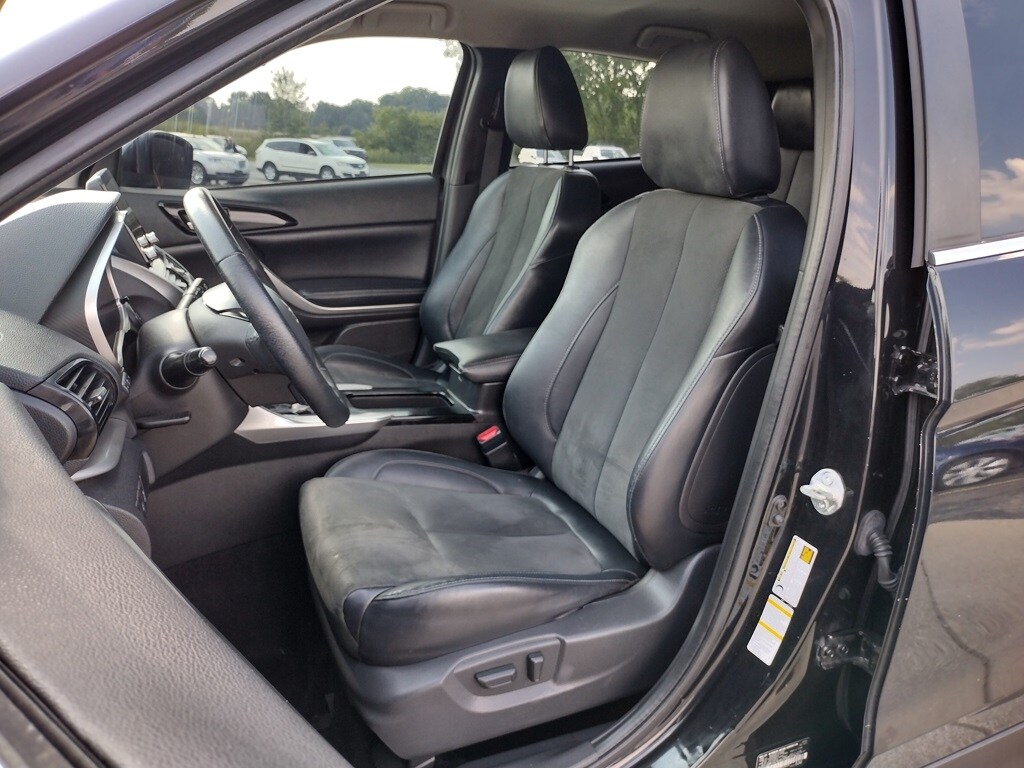 2022 Mitsubishi Eclipse Cross SE photo 2