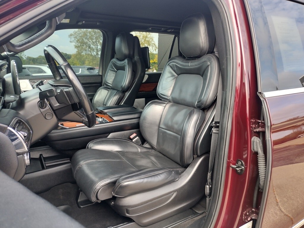 2019 Lincoln Navigator Reserve photo 2