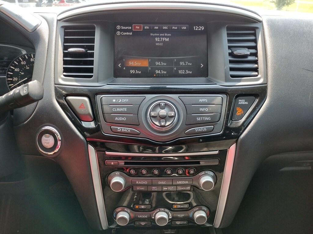 2020 Nissan Pathfinder SV photo 3