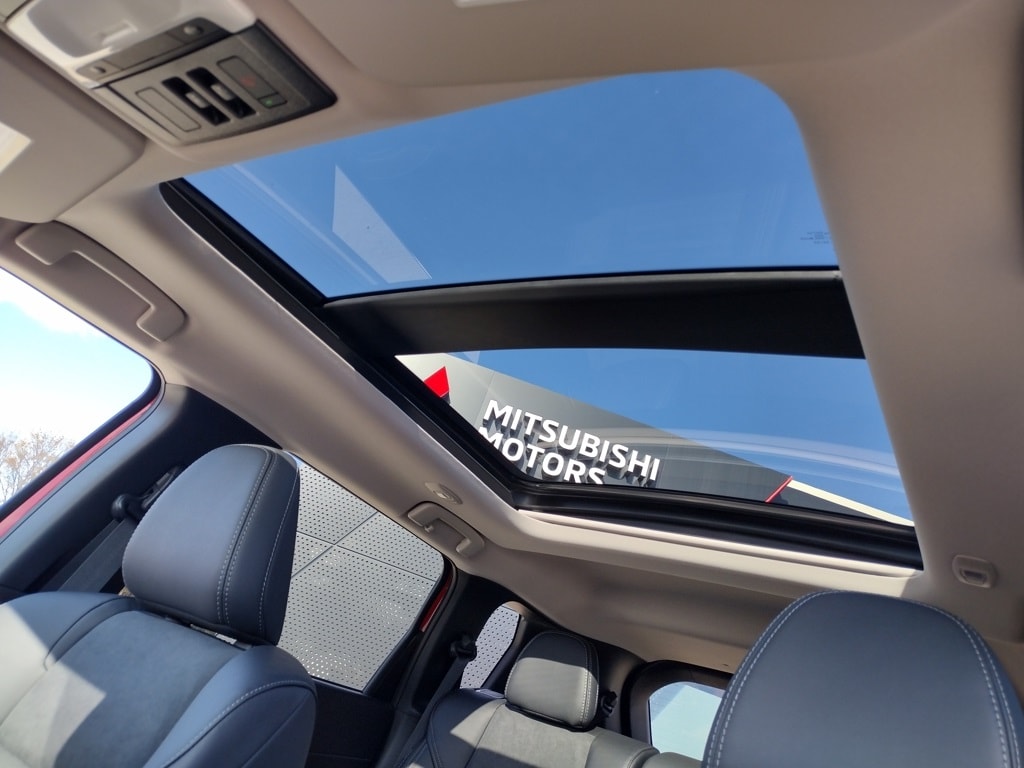 New 2025 Mitsubishi Outlander PHEV SE SUV