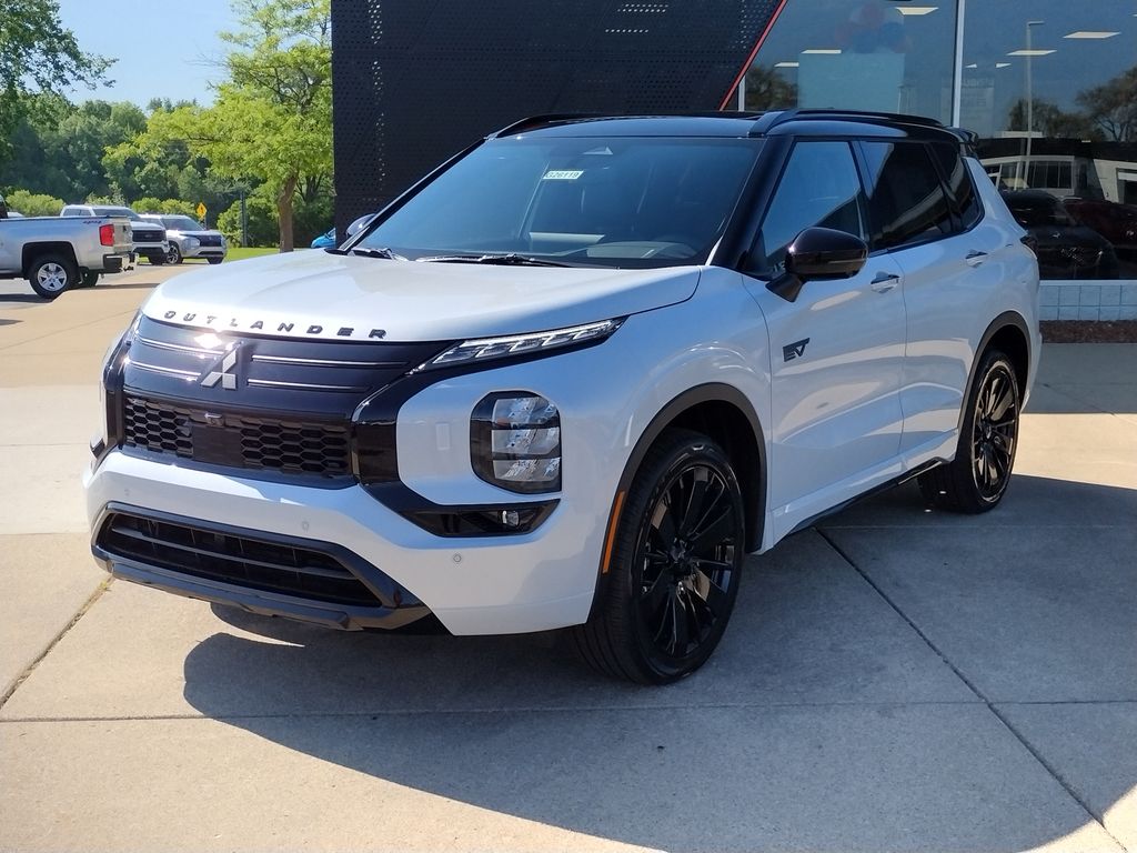 2026 Mitsubishi Outlander Plug-in Hybrid's photo