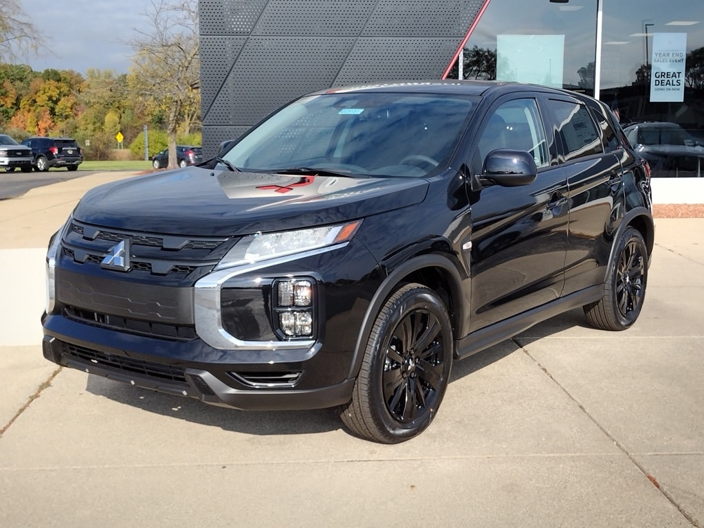 2025 Mitsubishi Outlander Sport LE's photo