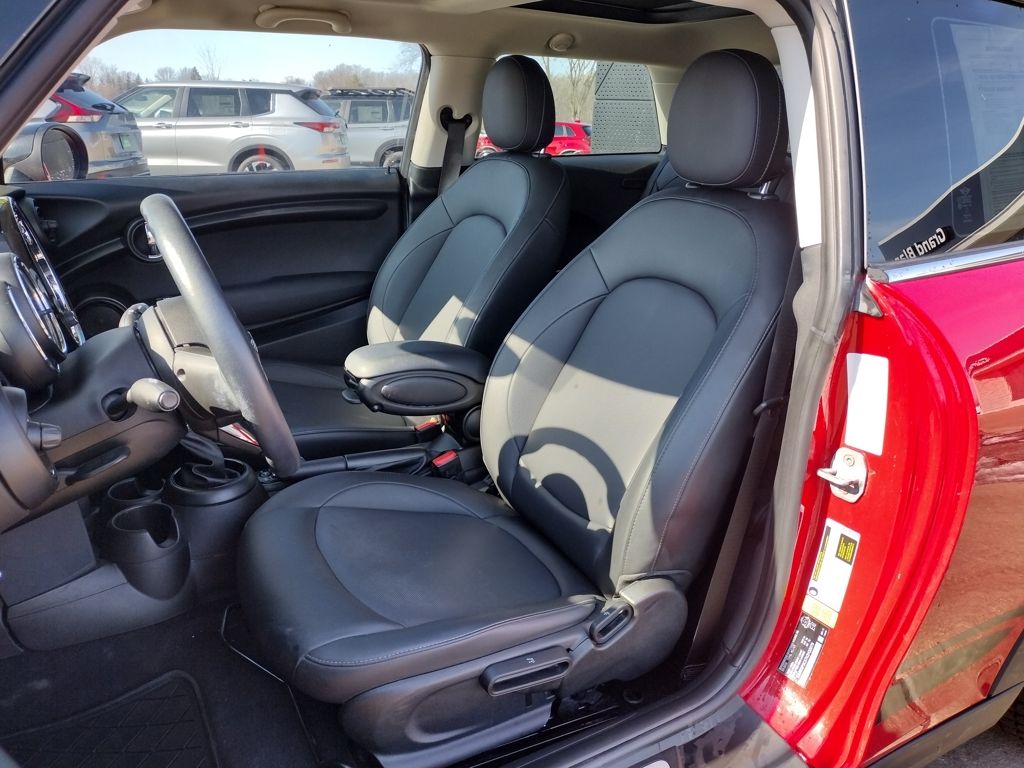 Used 2019 MINI Hardtop 2 Door Base with VIN WMWXP5C57K2H32079 for sale in Grand Blanc Township, MI