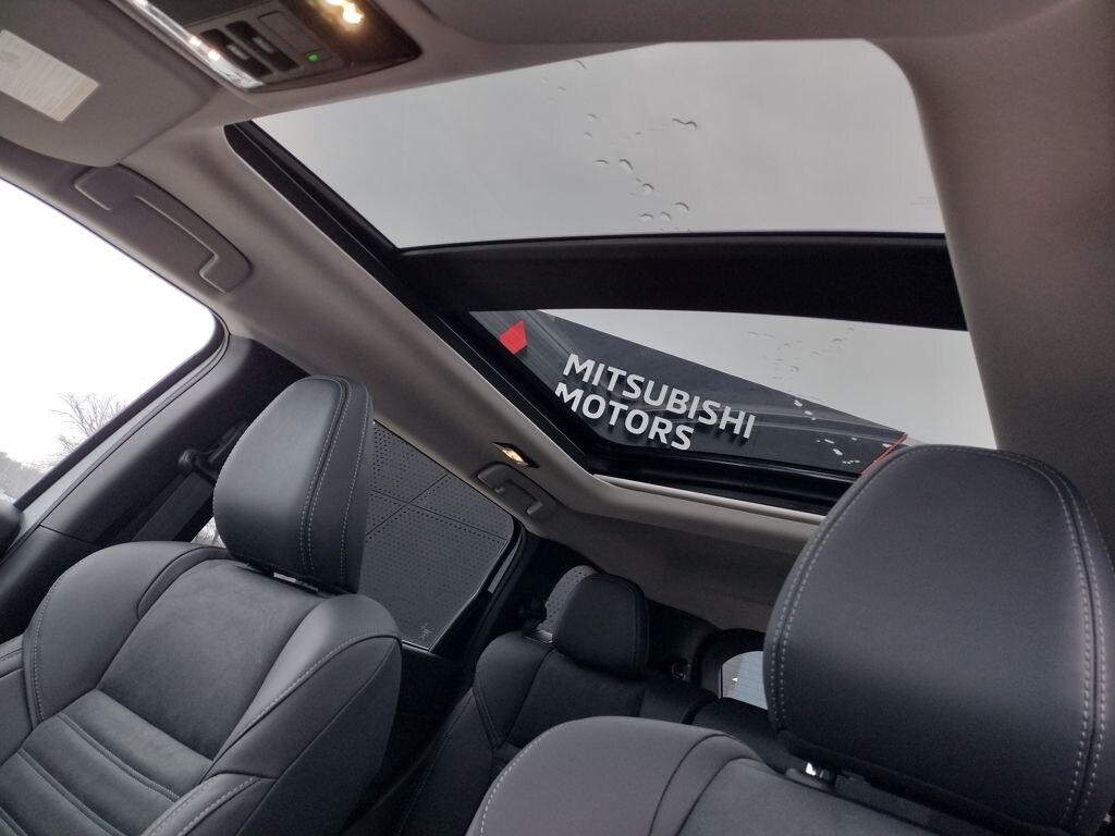 New 2026 Mitsubishi Outlander SE SUV