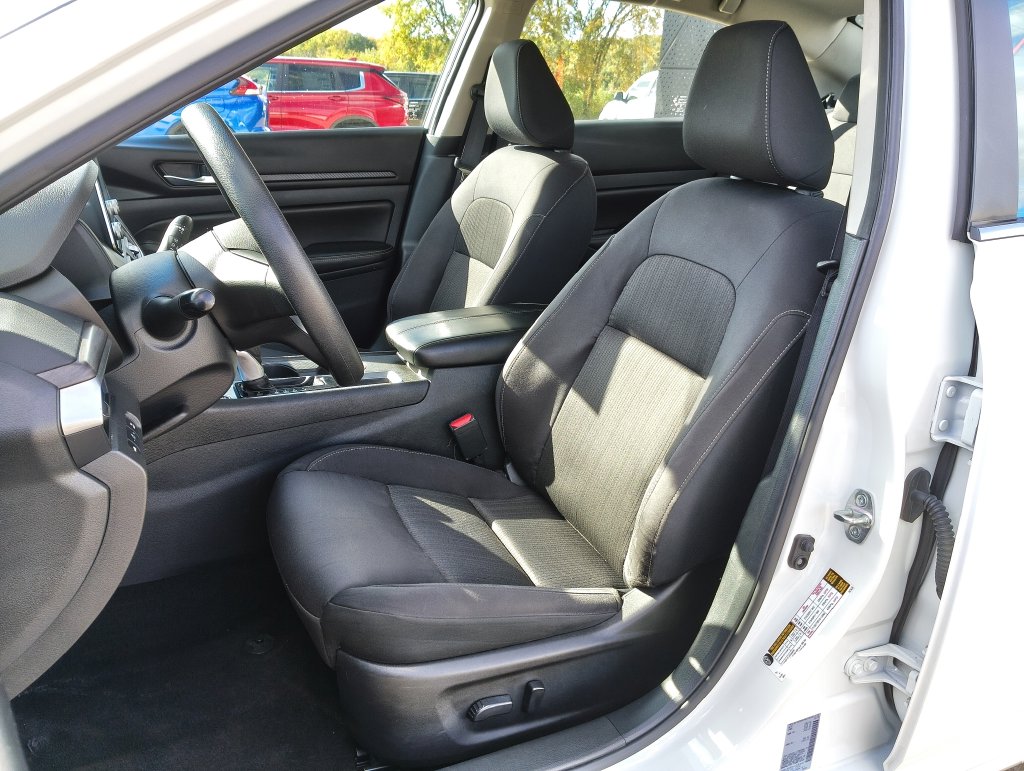 Used 2025 Nissan Altima SV with VIN 1N4BL4DV8SN338447 for sale in Grand Blanc Township, MI