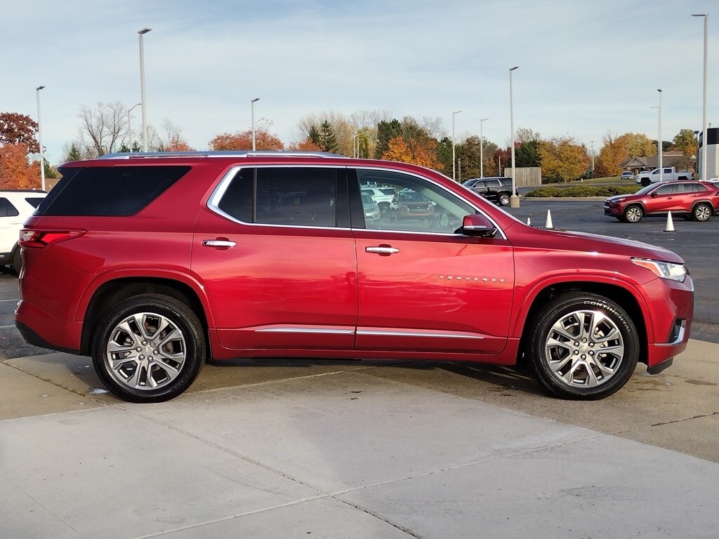 2019 Chevrolet Traverse Premier photo 2
