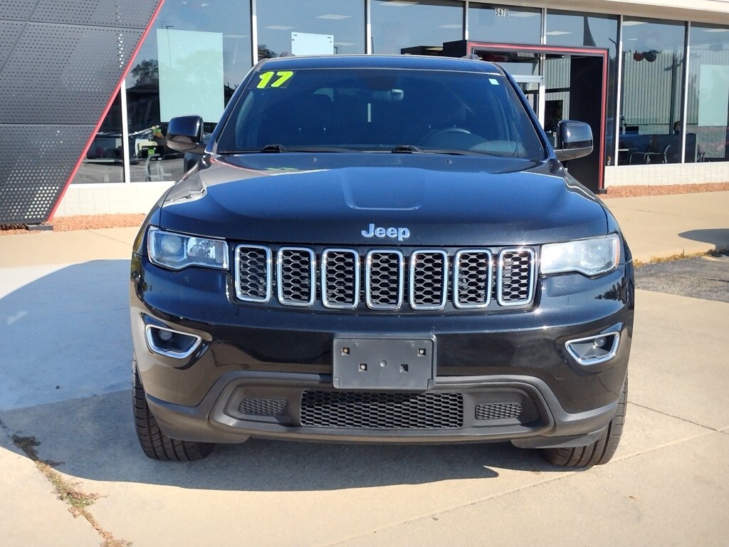 2017 Jeep Grand Cherokee Laredo photo 2
