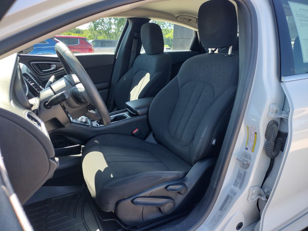 Used 2016 Chrysler 200 LX with VIN 1C3CCCFB9GN151550 for sale in Grand Blanc Township, MI