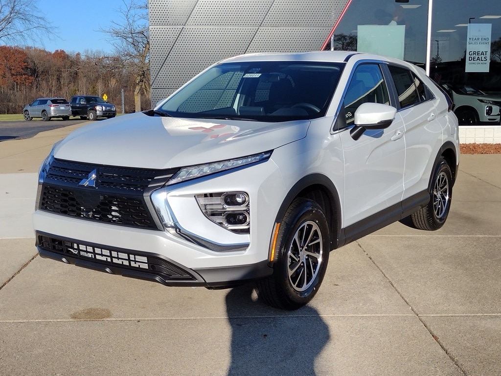 2026 Mitsubishi Eclipse Cross ES's photo