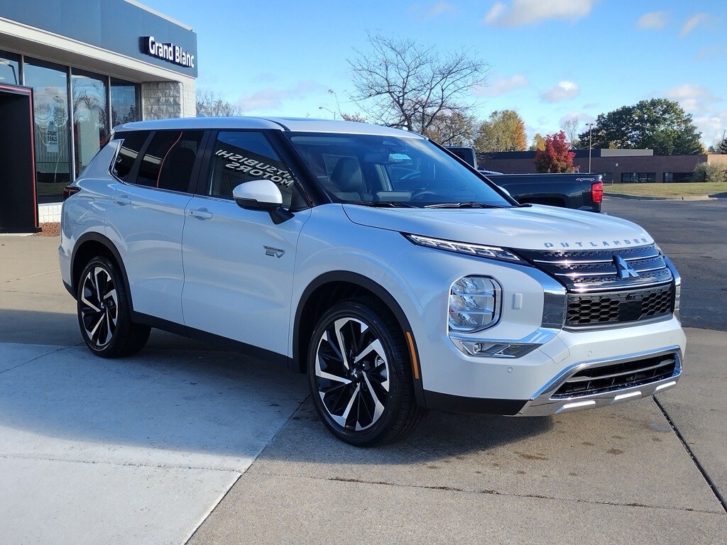2025 Mitsubishi Outlander PHEV SE photo 3