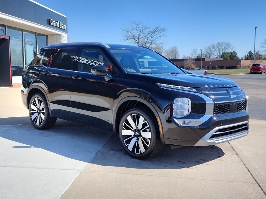 2025 Mitsubishi Outlander SEL photo 3