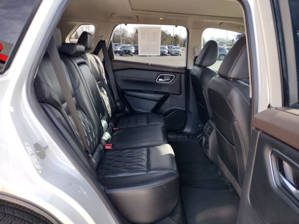 2023 Nissan Rogue Platinum - Photo 12