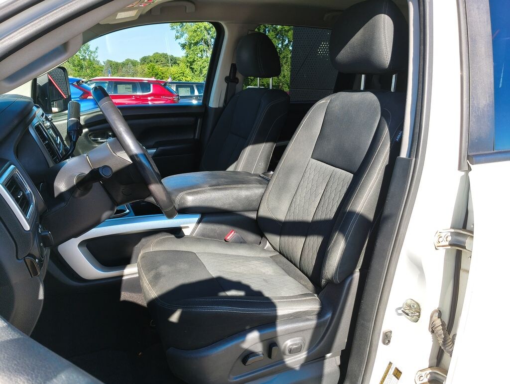 Used 2017 Nissan Titan SV Truck Crew Cab