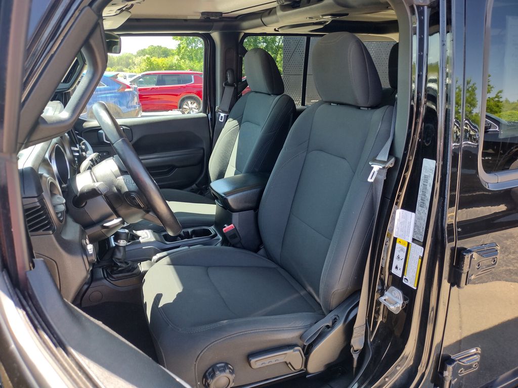 Used 2018 Jeep Wrangler Unlimited Sport with VIN 1C4HJXDG8JW237950 for sale in Grand Blanc Township, MI