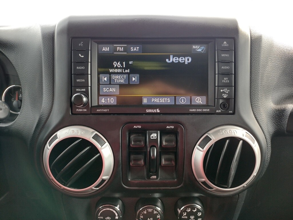 2017 Jeep Wrangler Unlimited Sahara photo 3