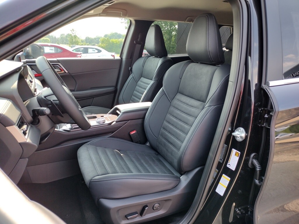 2025 Mitsubishi Outlander SE photo 2