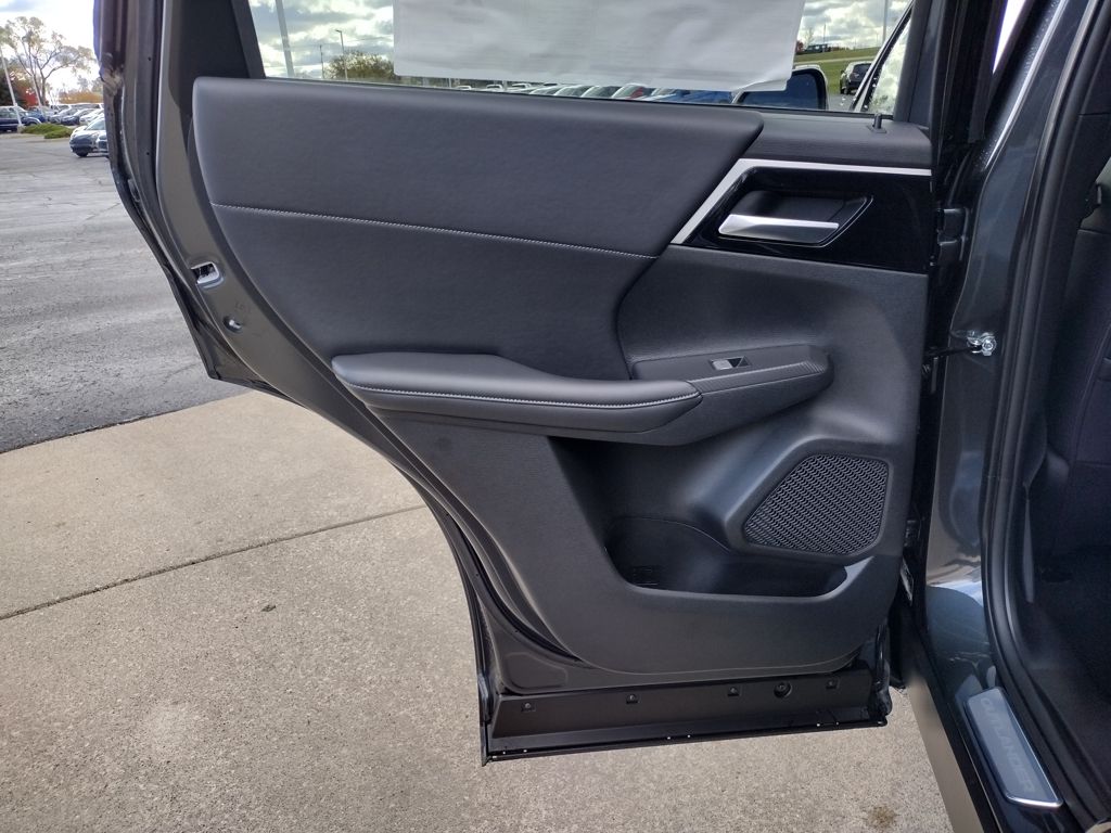 2025 Mitsubishi Outlander Plug-in Hybrid SE - Photo 30